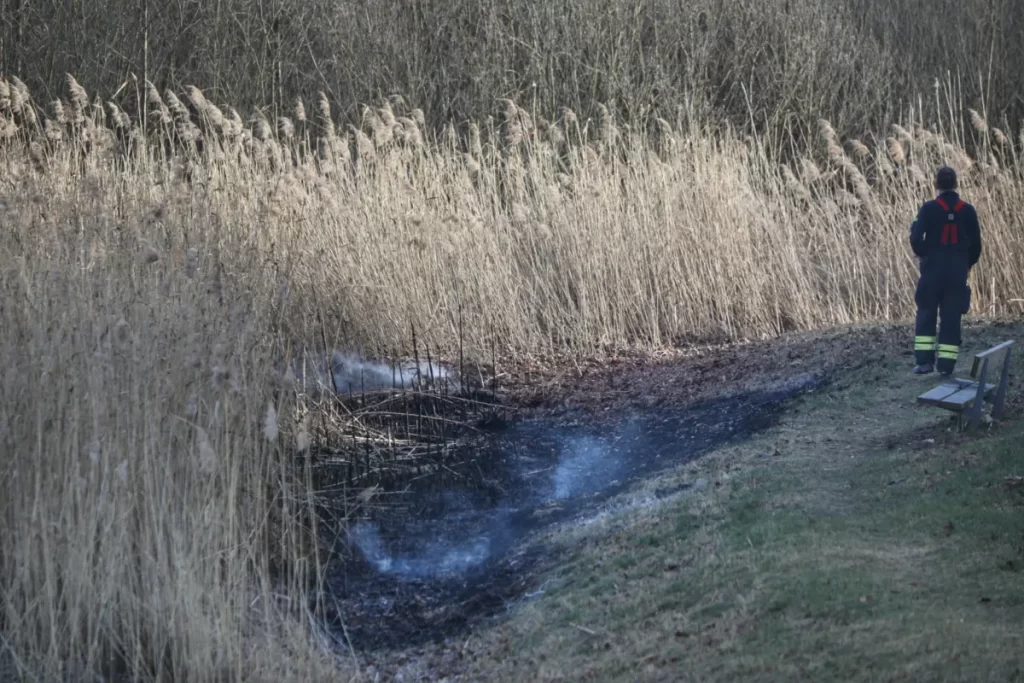 Gräsbrand vid Rumlaborg i Huskvarna