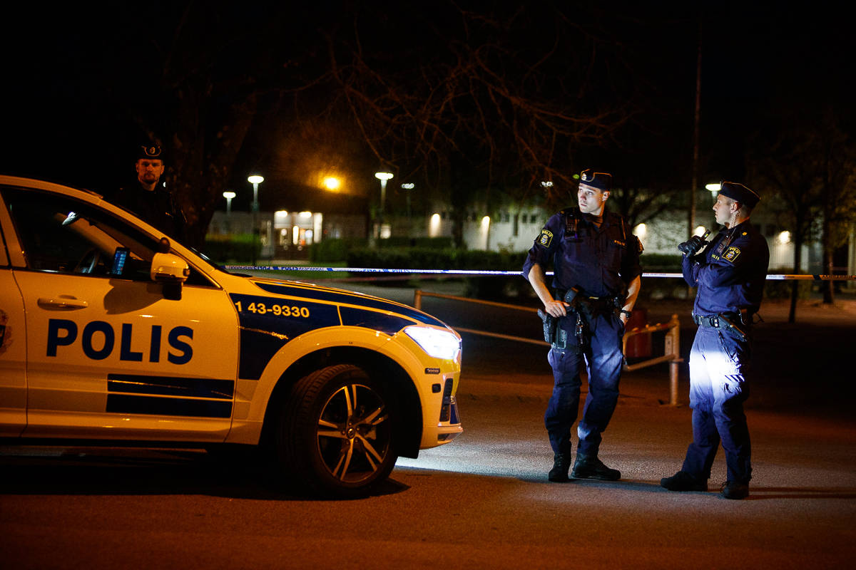 Polis på plats i Gislaved efter larm om skottlossning. Man skadad av vådaskott
