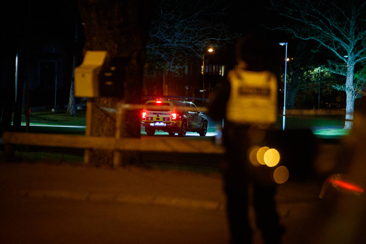 Polis på plats i Gislaved efter larm om skottlossning. Man skadad av vådaskott