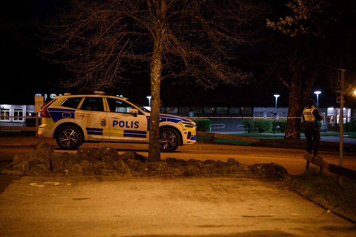 Polis på plats i Gislaved efter larm om skottlossning. Man skadad av vådaskott