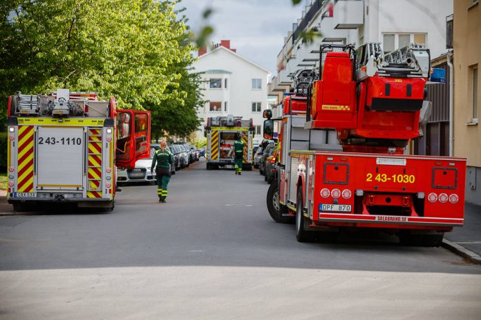 Boende släckte brand i kök