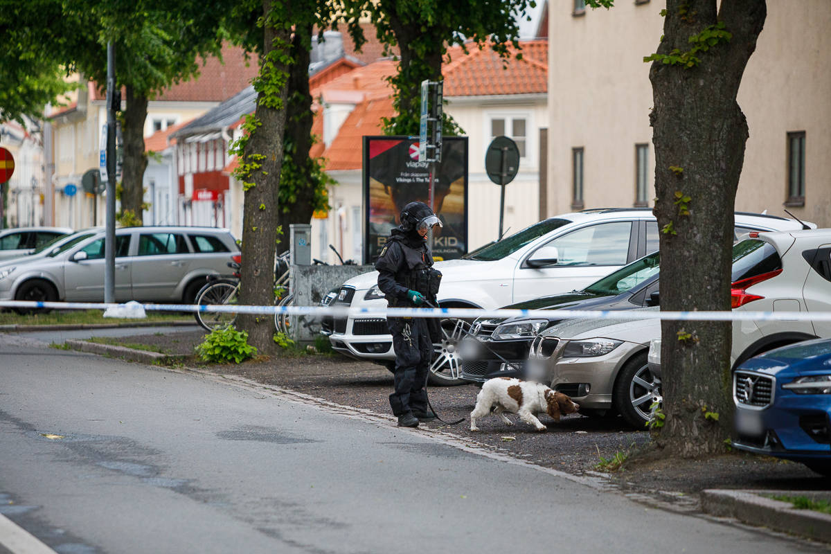 Nationella bombskyddet vid explosion på Björngränd i Jönköping.