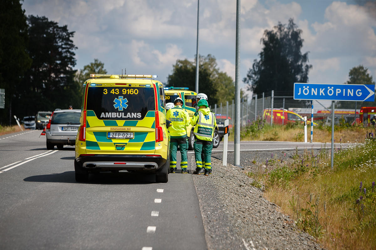 Ambulans vid industribrand i Öggestorp
