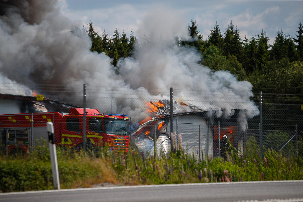 Kraftig rökutveckling vid industribrand i Öggestorp