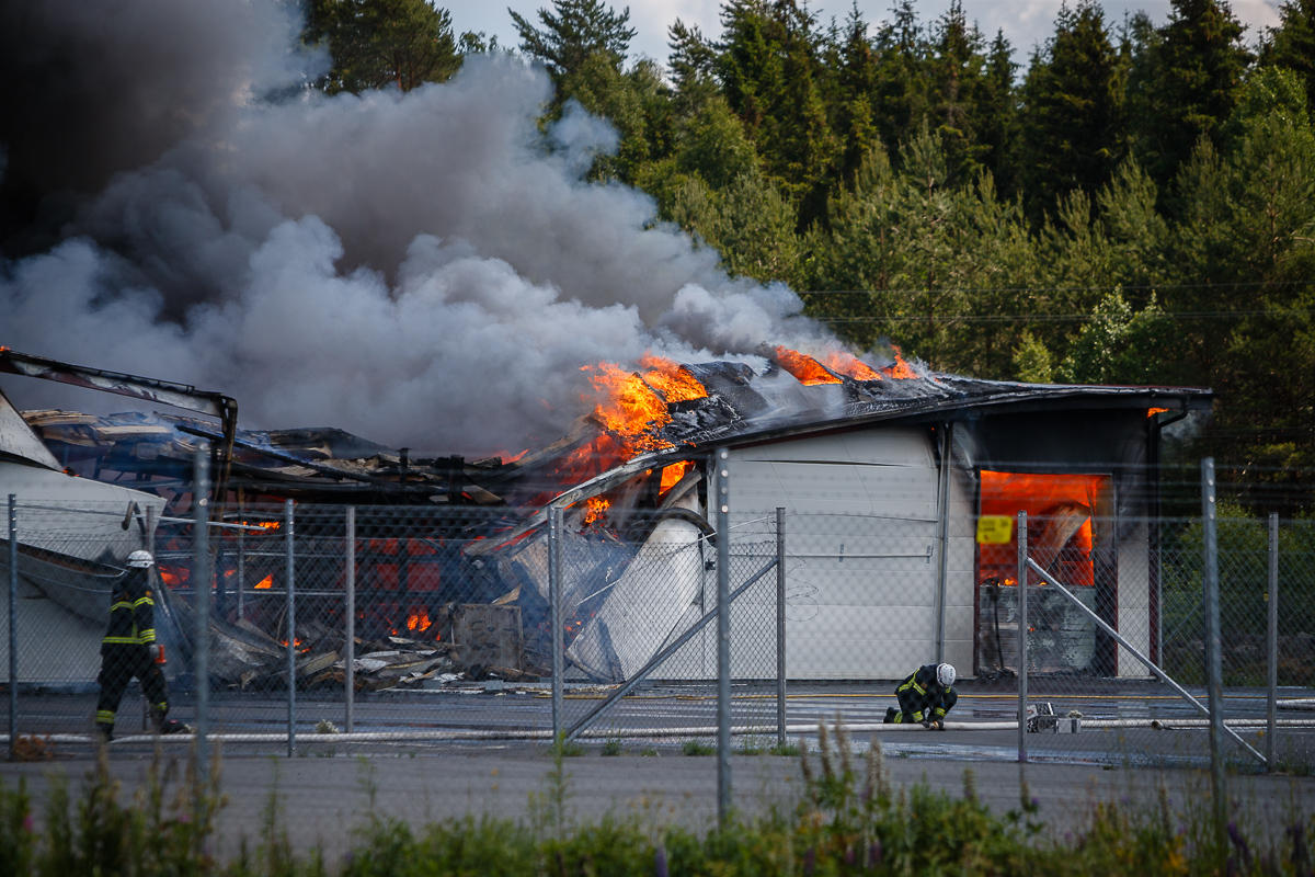 Kraftig rökutveckling vid industribrand i Öggestorp