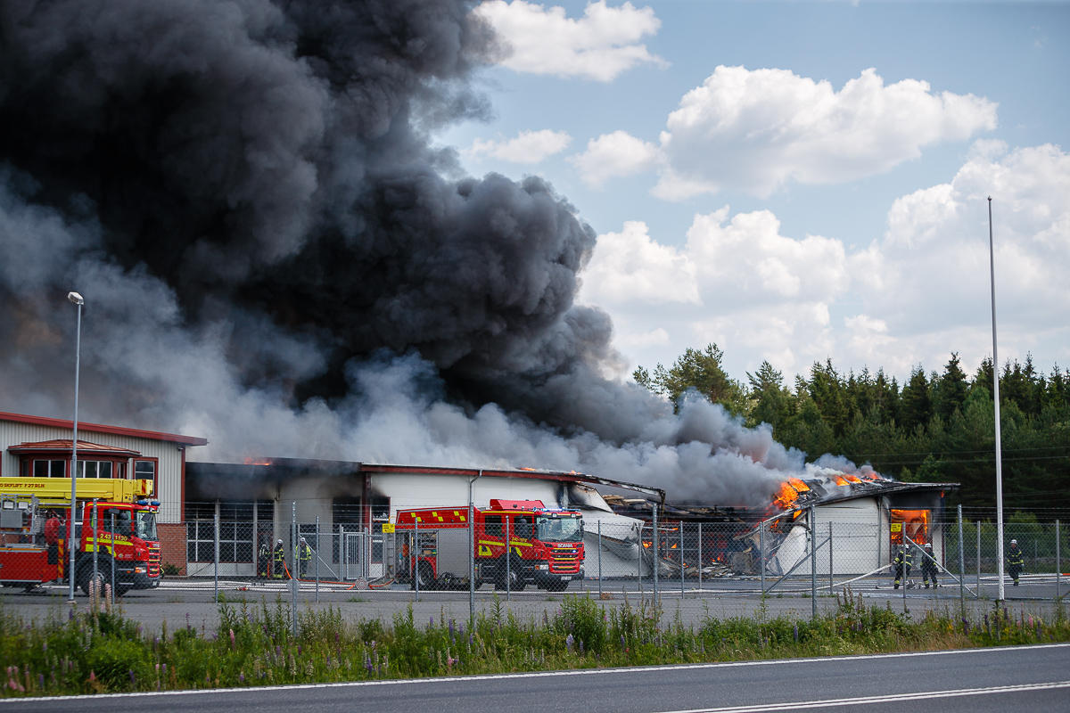 Kraftig rökutveckling vid industribrand i Öggestorp