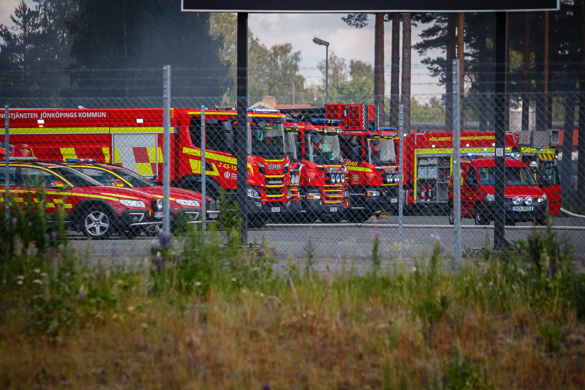 Räddningstjänsten vid industribrand i Öggestorp