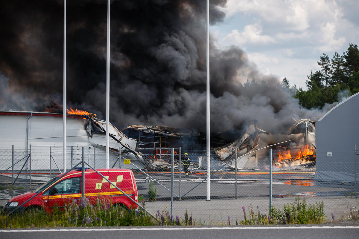 Kraftig rökutveckling vid industribrand i Öggestorp