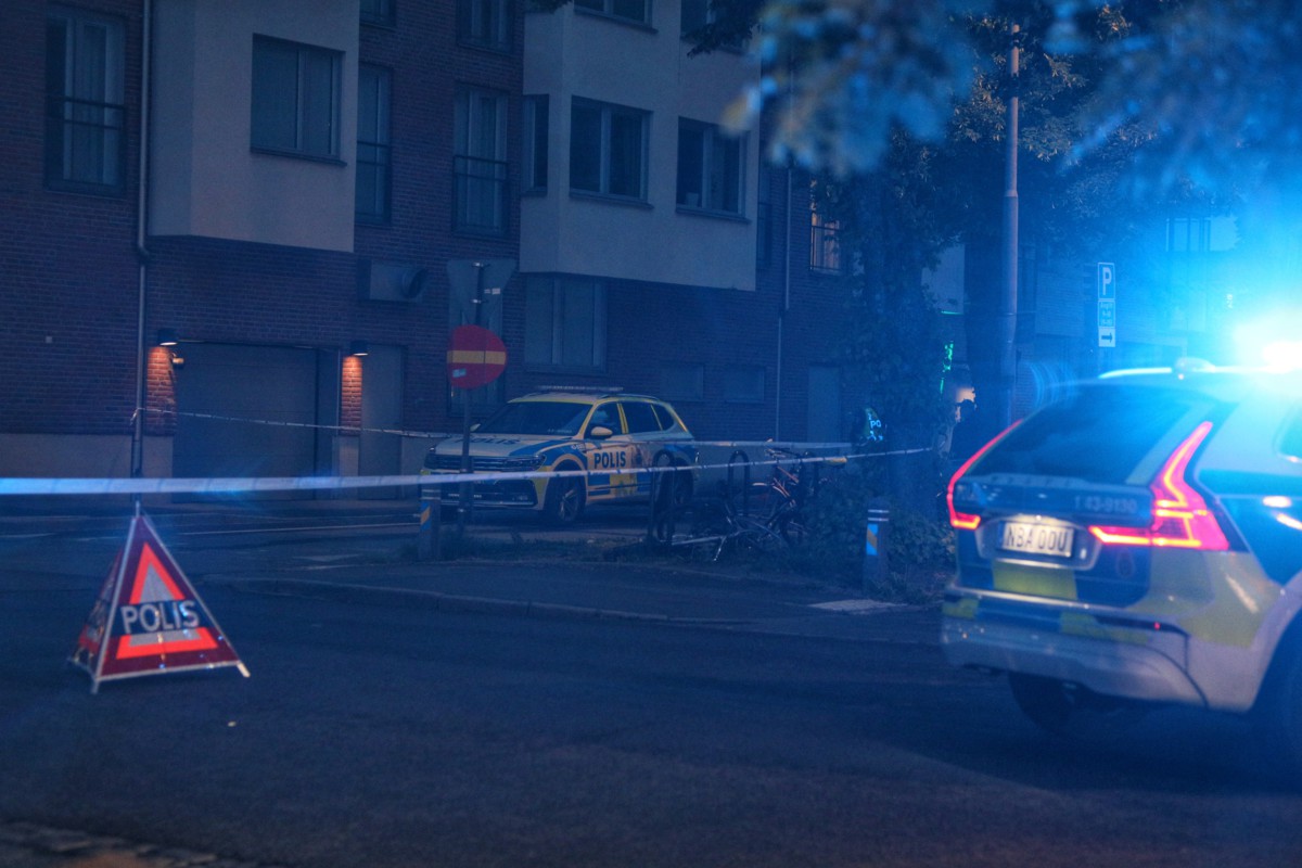 Polis vid explosion på Björngränd i Jönköping.