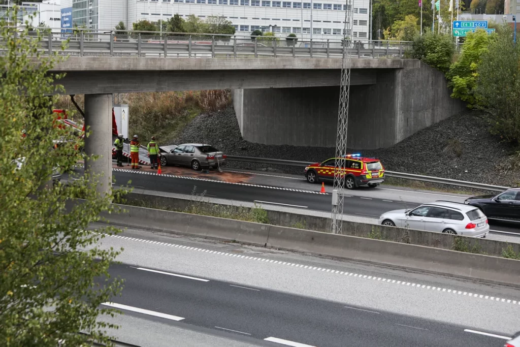 Trafikolycka på E4-avfart vid A6