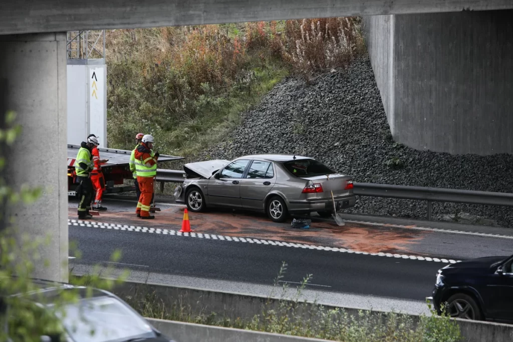 Trafikolycka på E4-avfart vid A6