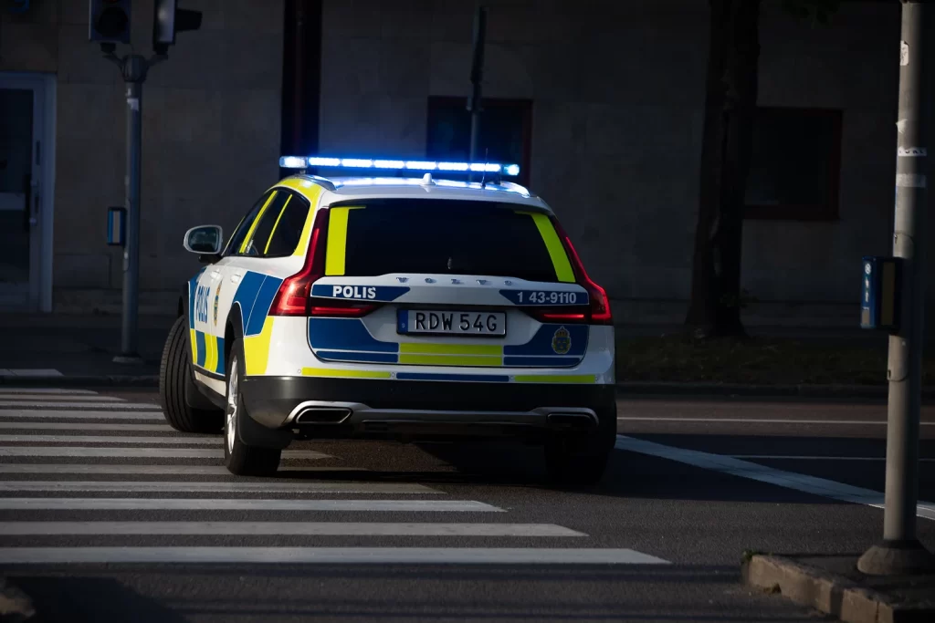 Motorcyklist död efter krock med buss