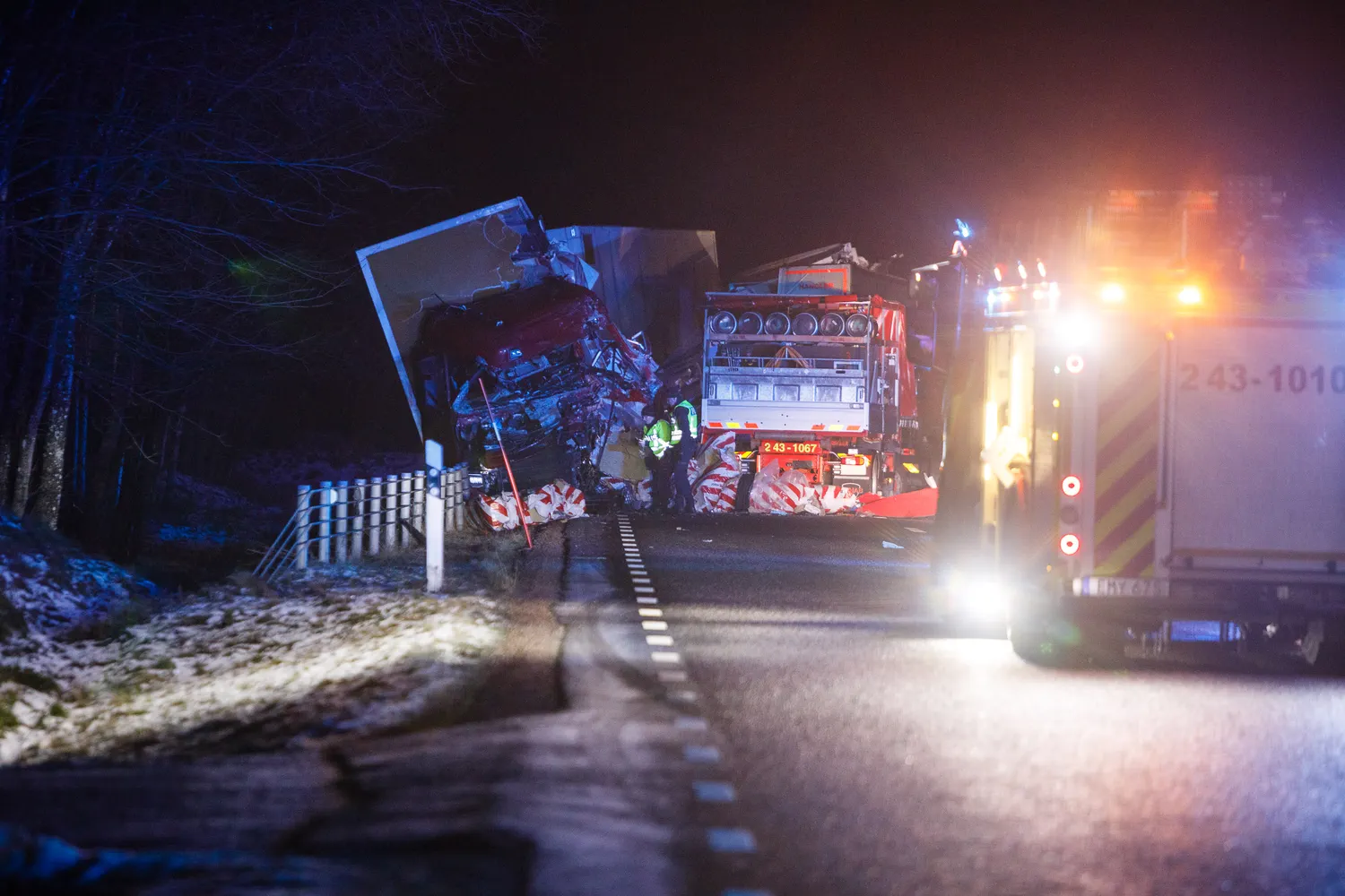 Lastbilar i allvarlig trafikolycka på riksväg 26/47 norr om Mullsjö