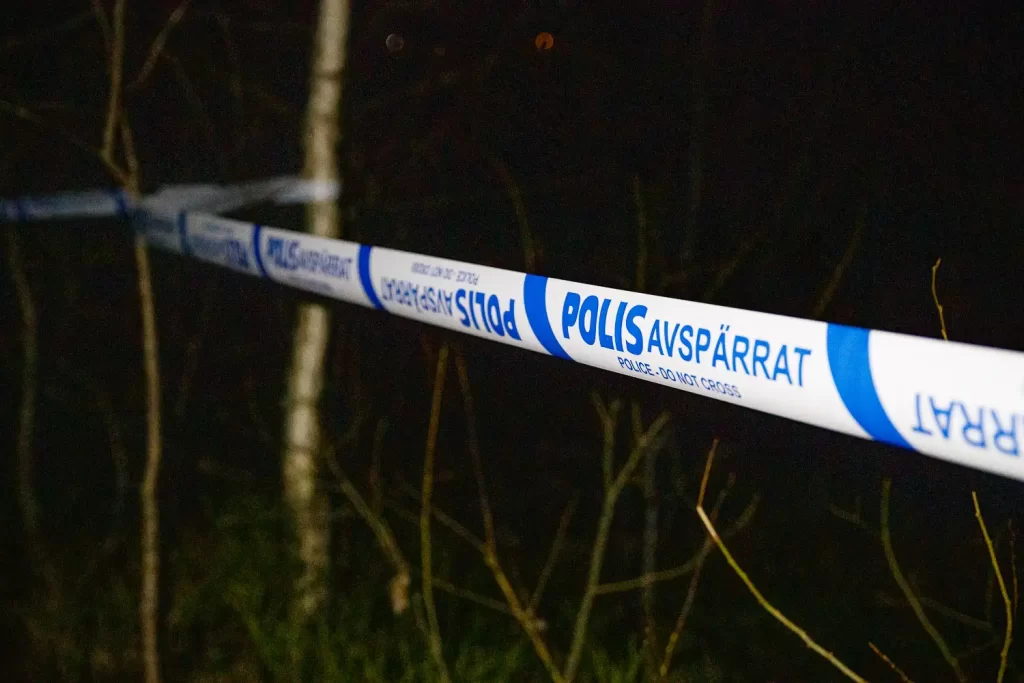 polis avspärrat, Misstänkt mord - person hittad död i Taberg