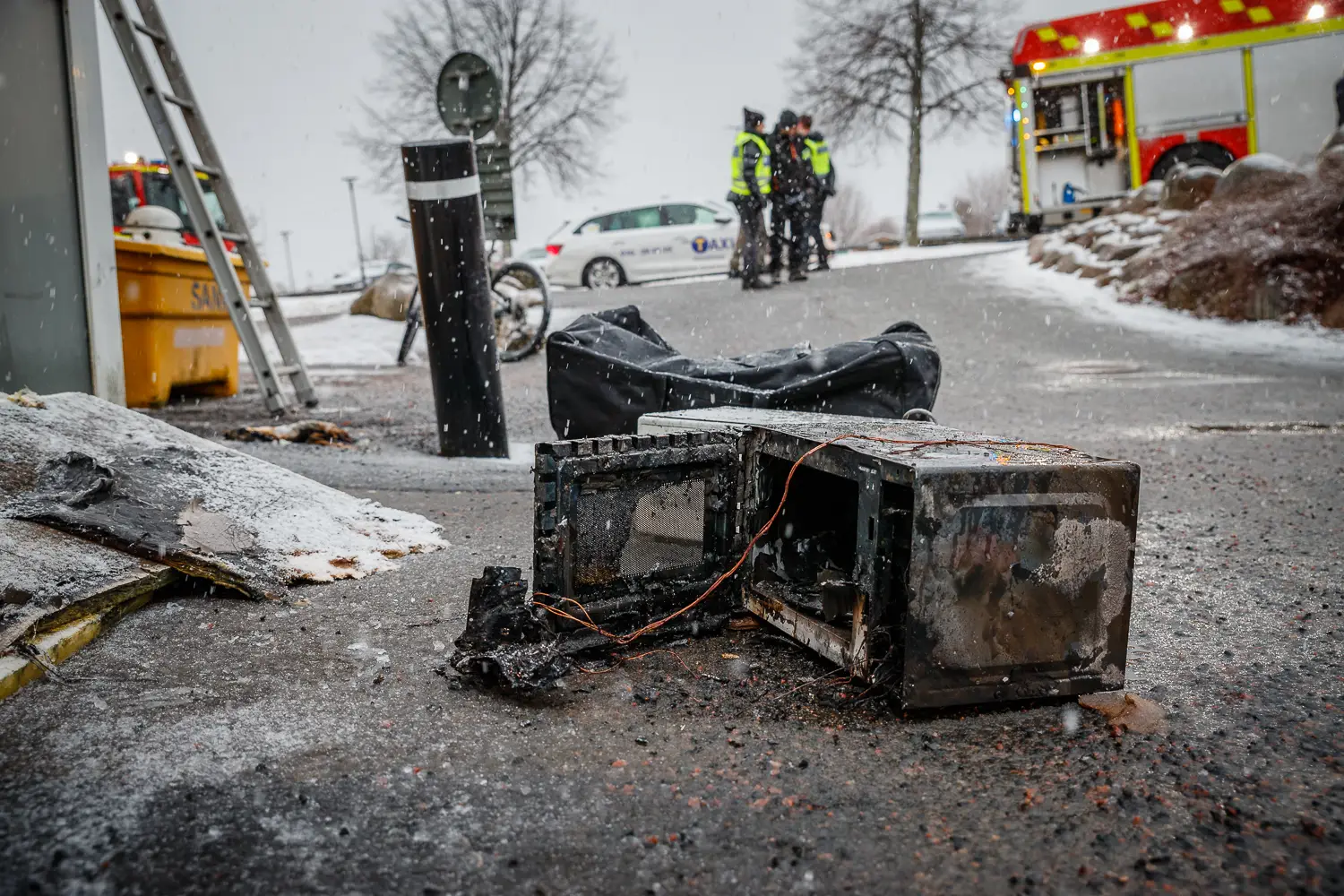 utbränd mikrovågsugn, Utryckning till brand i mikrovågsugn