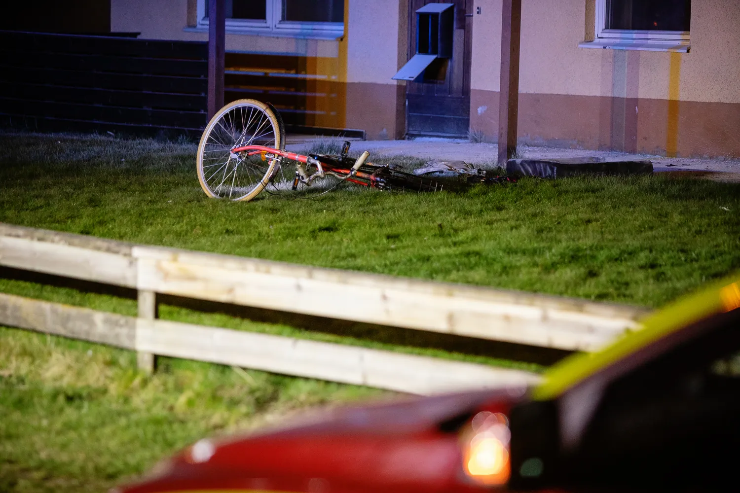 Brand i cykel vid bostadshus
