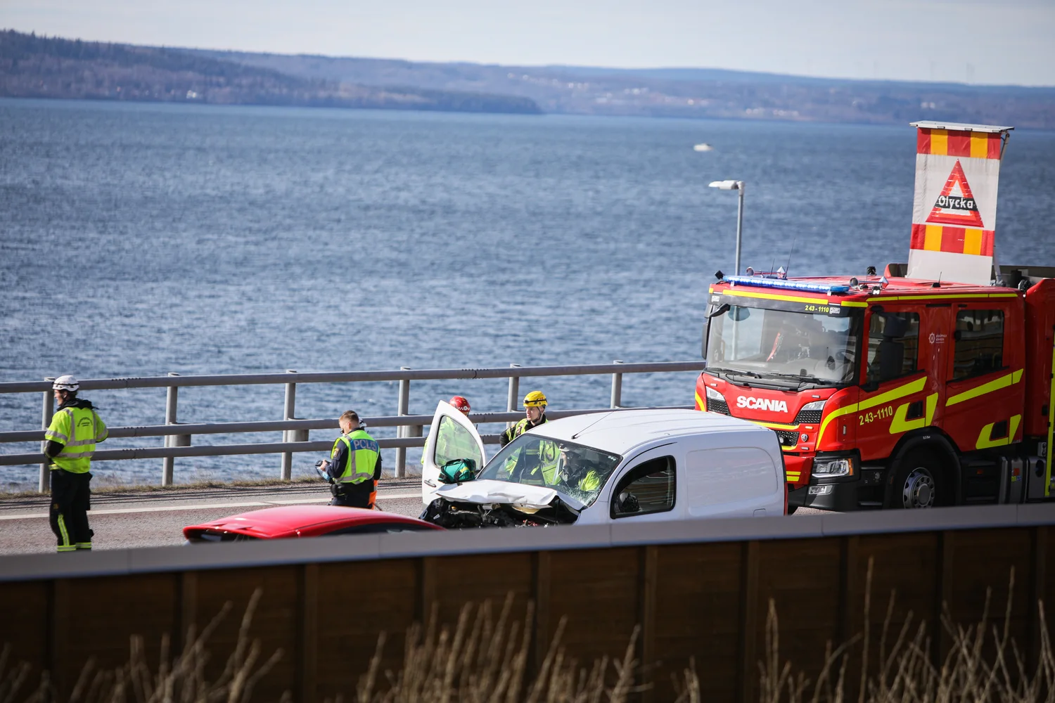 Två bilar i trafikolycka på E4