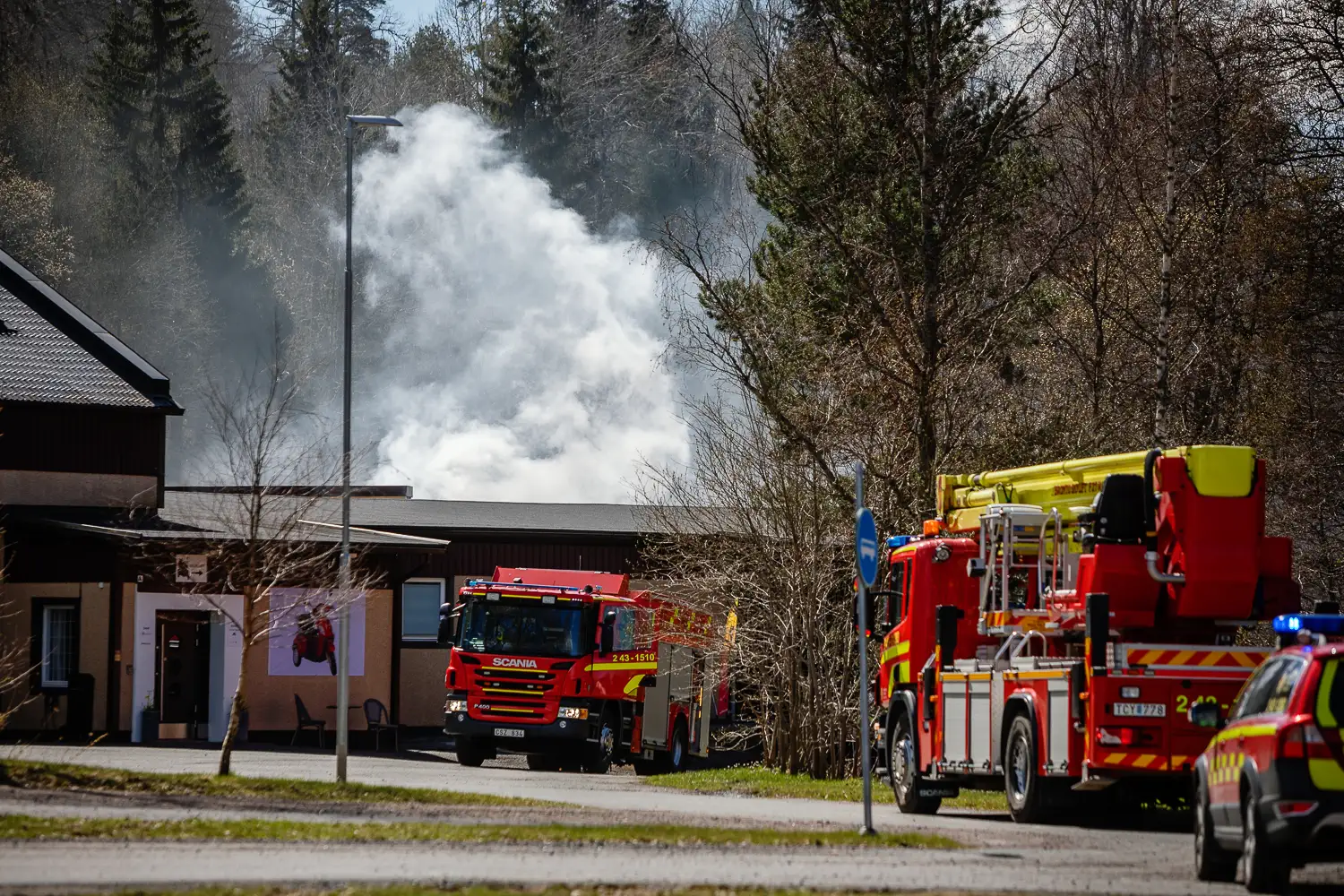 Rökutveckling vid brand i industrifastighet i Taberg