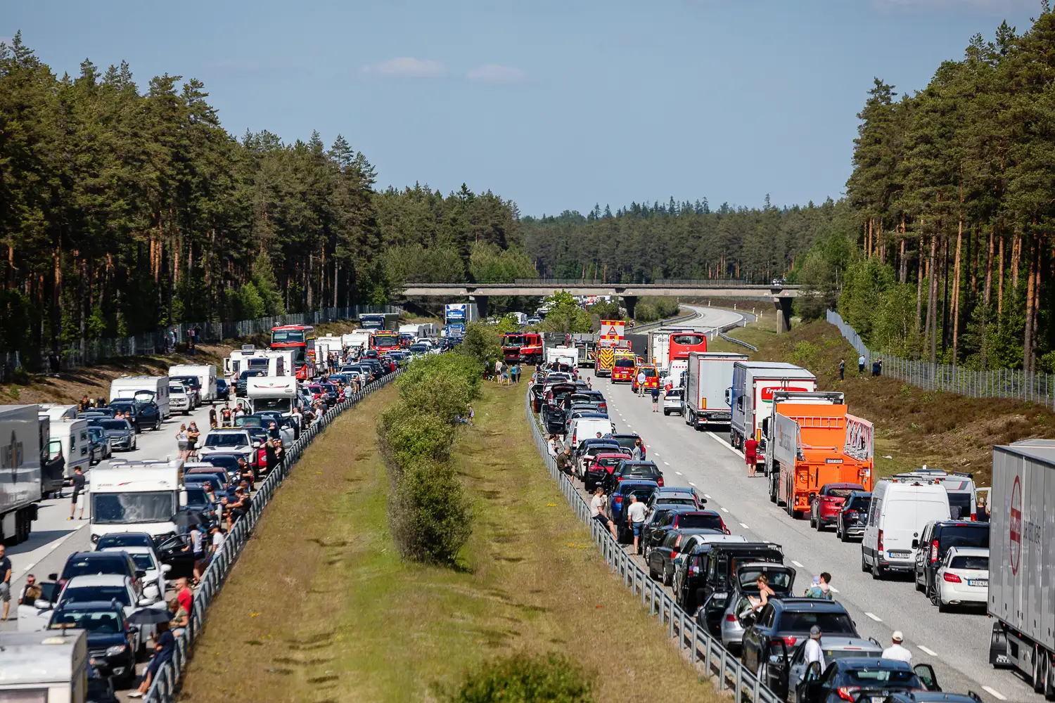 köer på E4 efter dubbla trafikolyckor