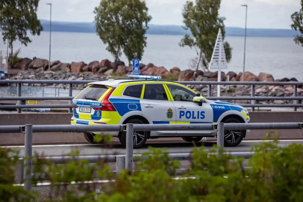 polis, utryckning trafikolycka på E4