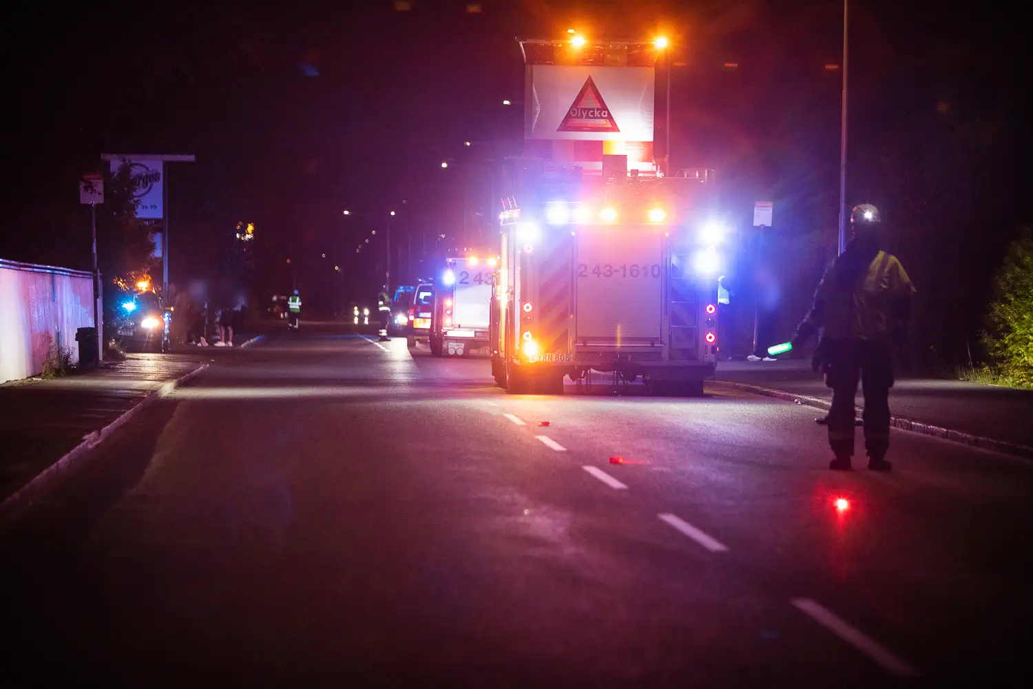 Räddningstjänst på utryckning till en trafikolycka på Kortebovägen i Bankeryd, en person påkörd av en personbil.