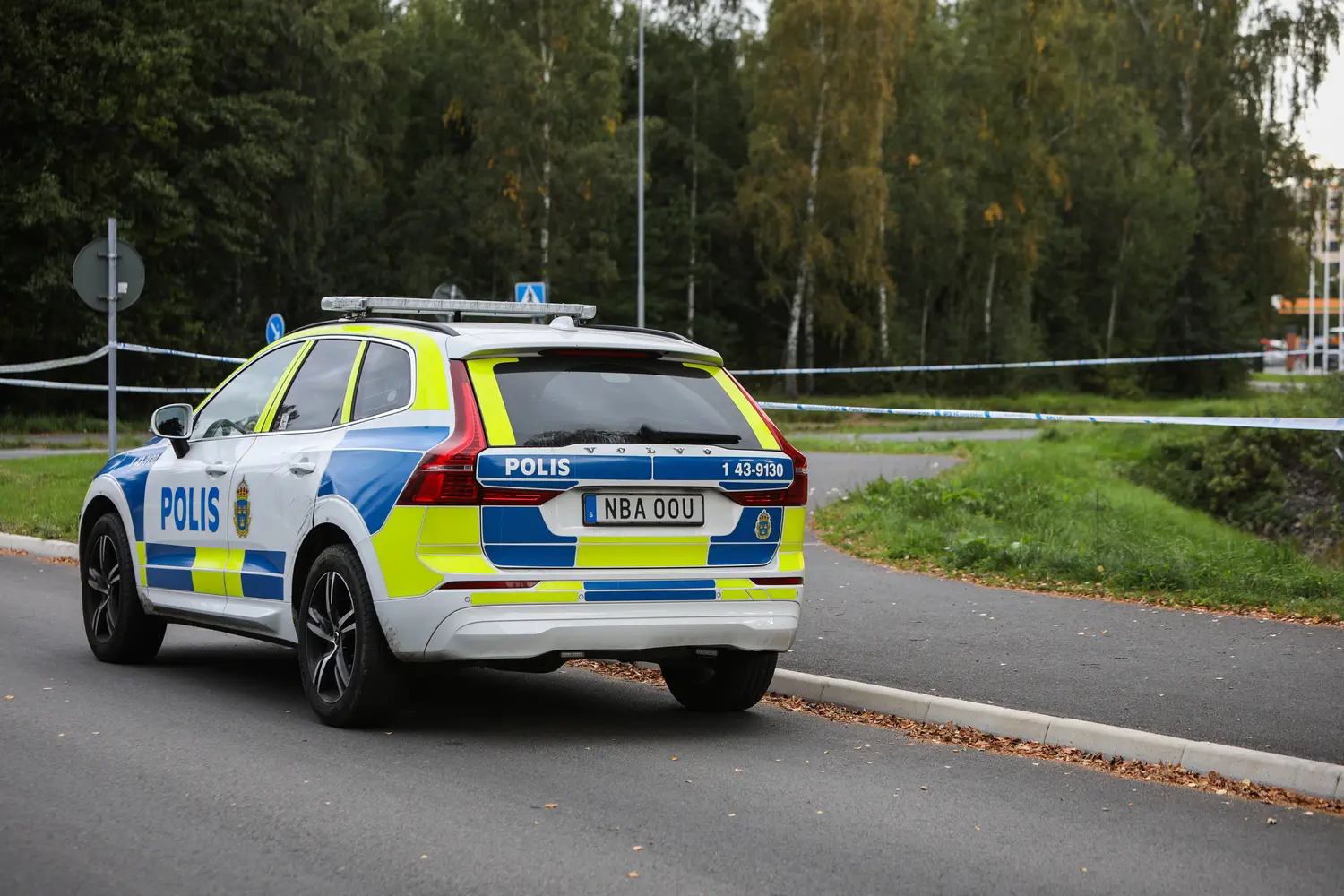 Polisman knivskuren i samband med bråk