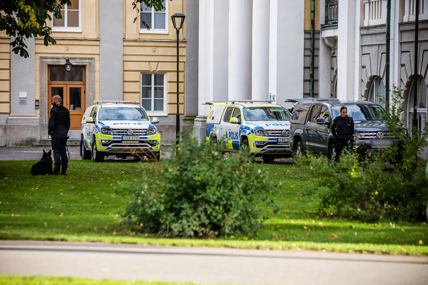 Polisens hundförare vid Per Brahegymnasiet