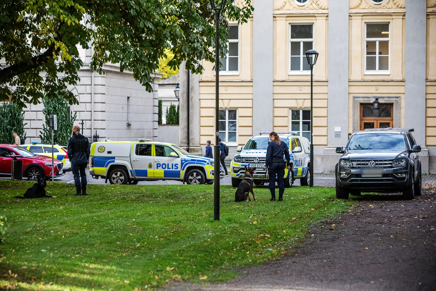 Polisens hundförare vid Per Brahegymnasiet