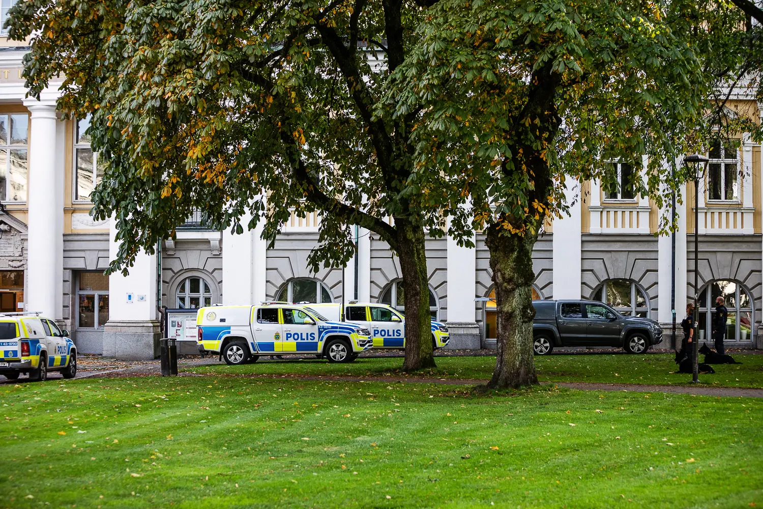 Polisens hundförare vid Per Brahegymnasiet