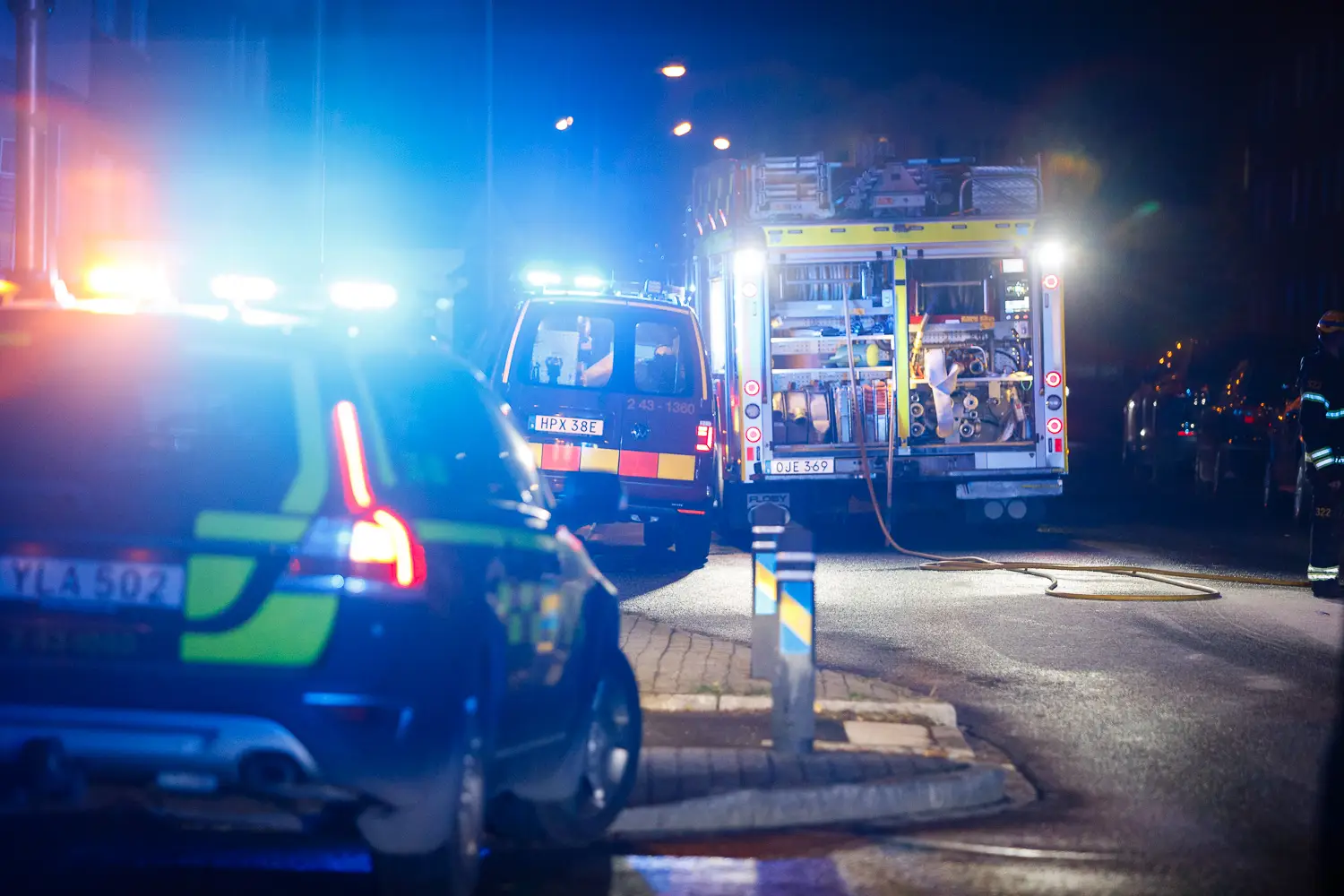 räddningstjänsten på utryckning till en bilbrand på Tormenåsgatan