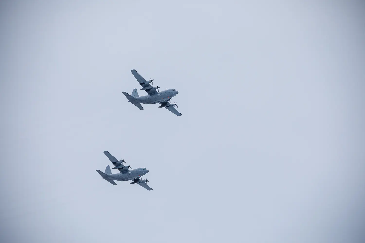 Försvarsmaktens julhälsning med två TP 84 Hercules-plan över Jönköping.