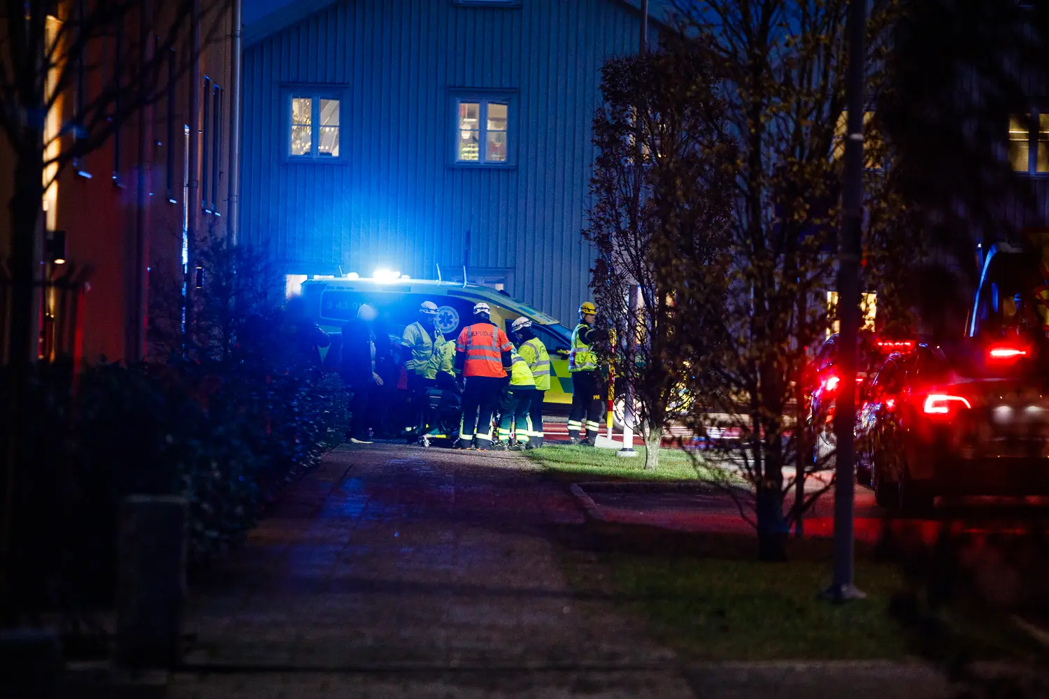 Buss och bil i krock på Östra Strandgatan
