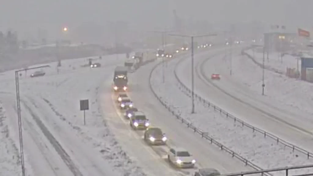 Snöoväder orsakade stopp i Göteborgsbacken
