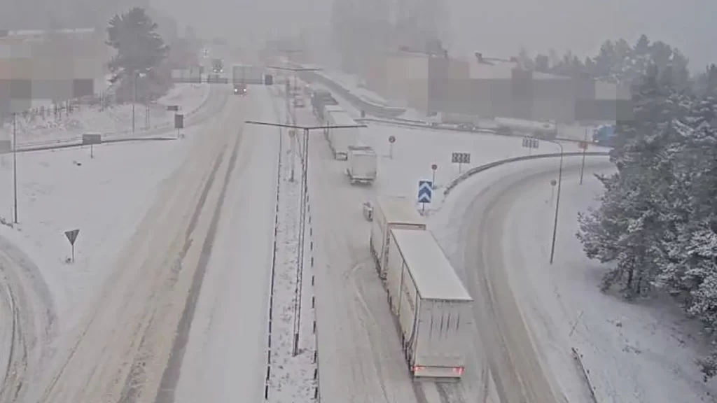 Snöoväder orsakade stopp i Göteborgsbacken