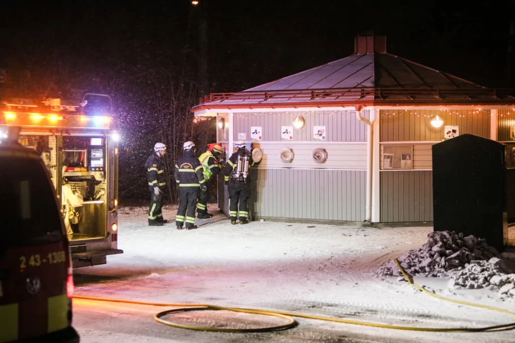 Larm om brand i sophus