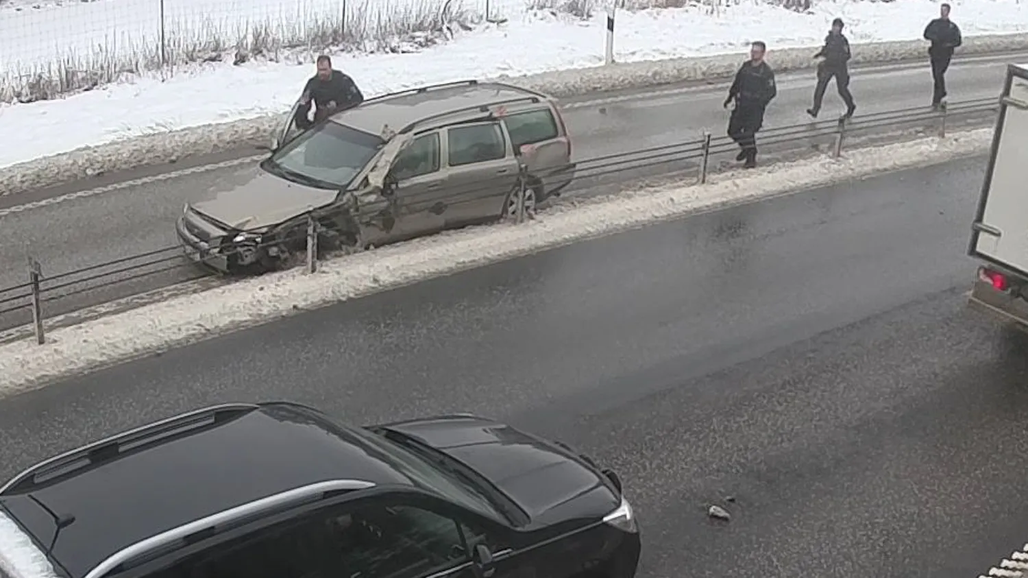 Polisingripande på riksväg 40 efter biljakt från Jönköping.