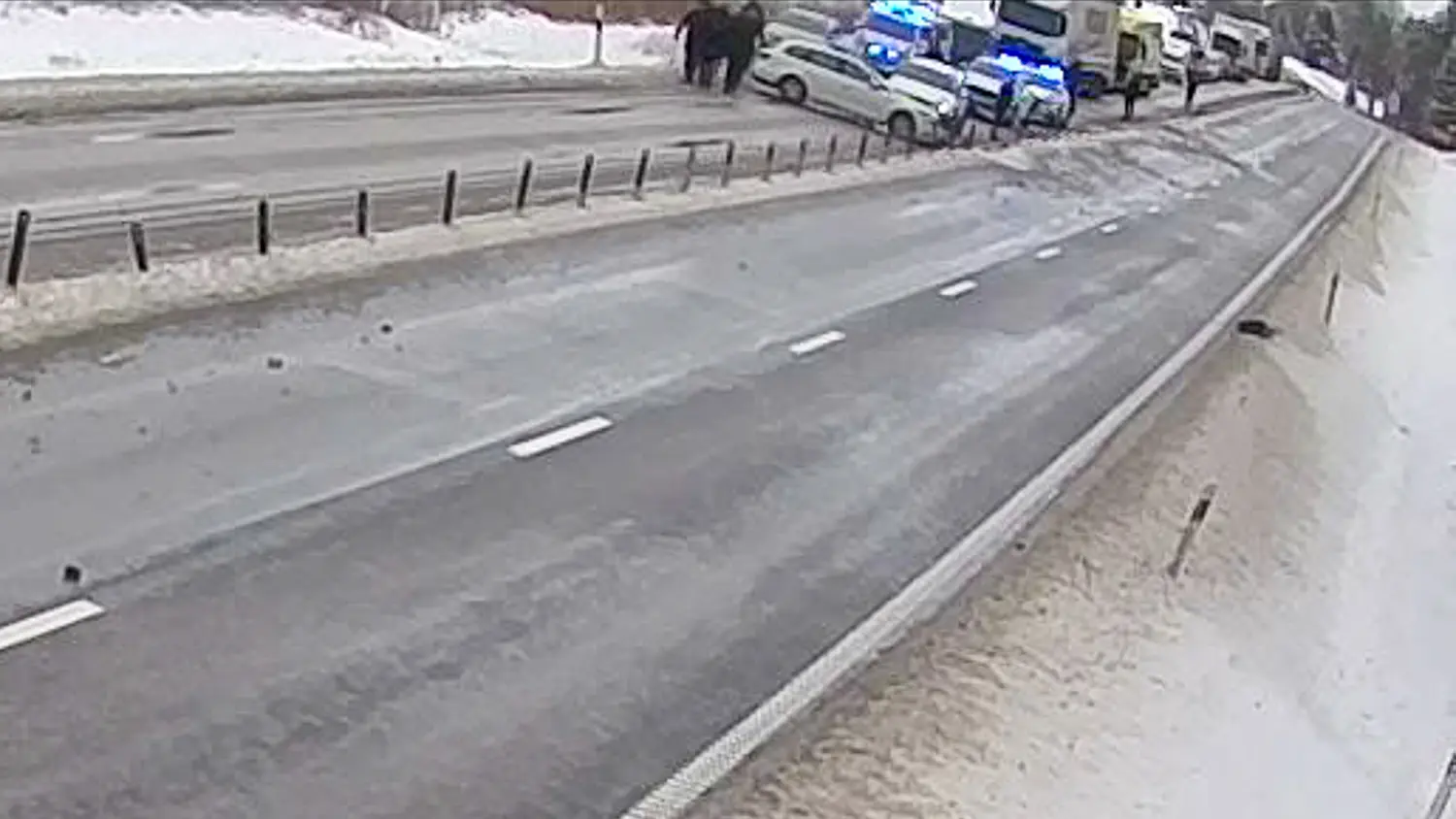 Polisingripande på riksväg 40 efter biljakt från Jönköping.