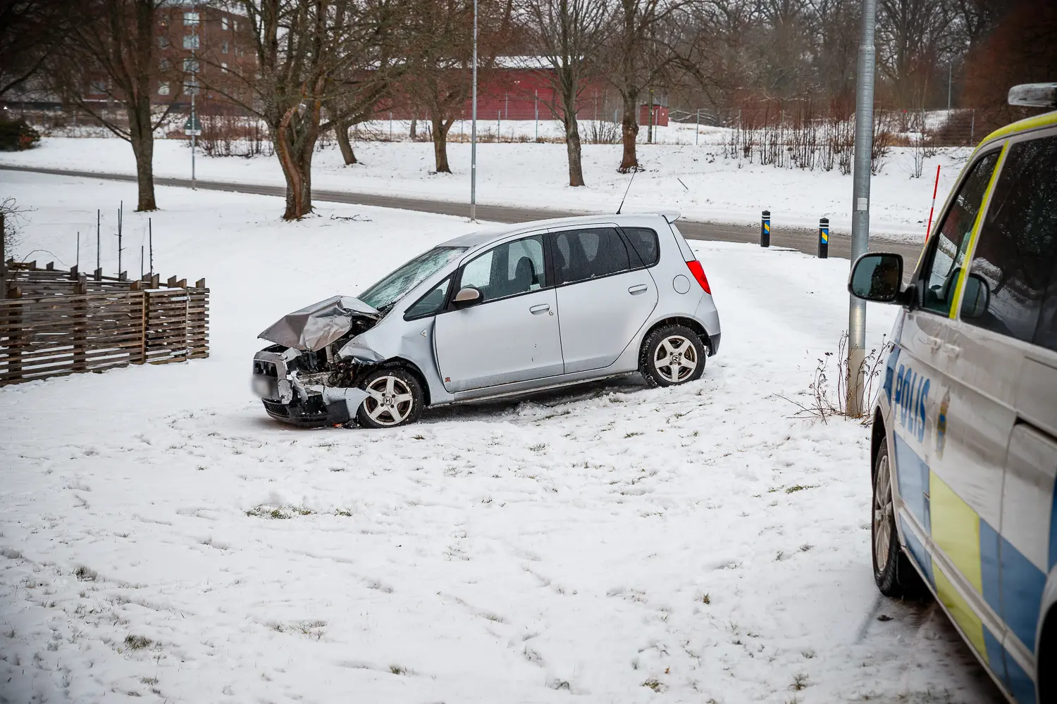Trafikolycka på Birger Jarlsgatan, två bilar i krock.