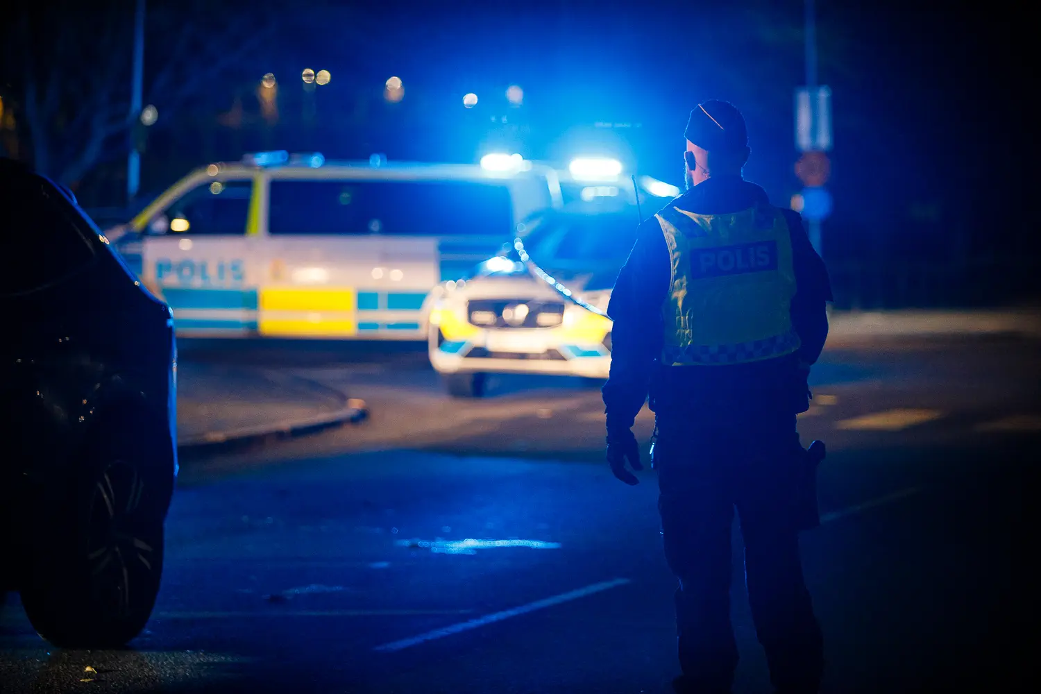 Polis på plats efter att två personer hittades döda efter en lägenhetsbrand i Nässjö, händelsen utreds som mord.