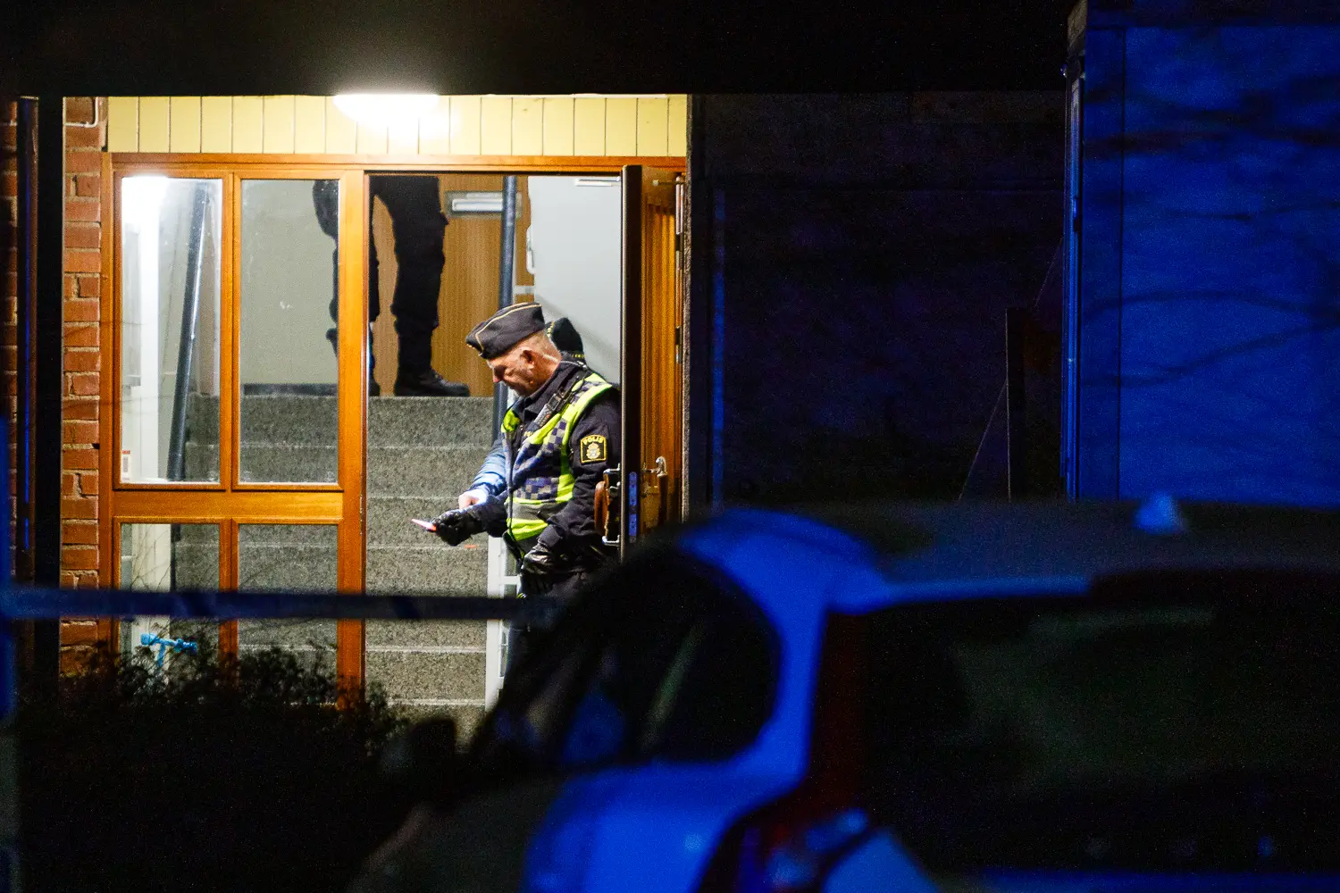 Polis på plats efter att två personer hittades döda efter en lägenhetsbrand i Nässjö, händelsen utreds som mord.