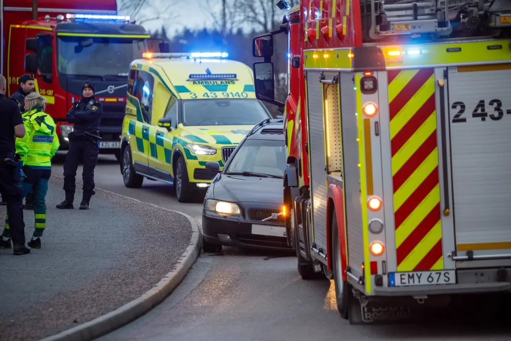 Trafikolycka mellan buss och A-traktor på Hästhovsvägen