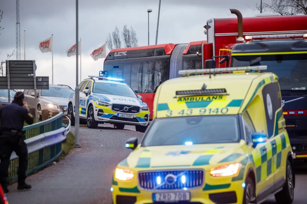 Trafikolycka mellan buss och A-traktor på Hästhovsvägen