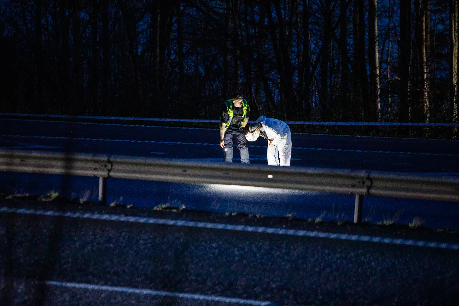 Kriminaltekniker vid rastplatsen utmed E4