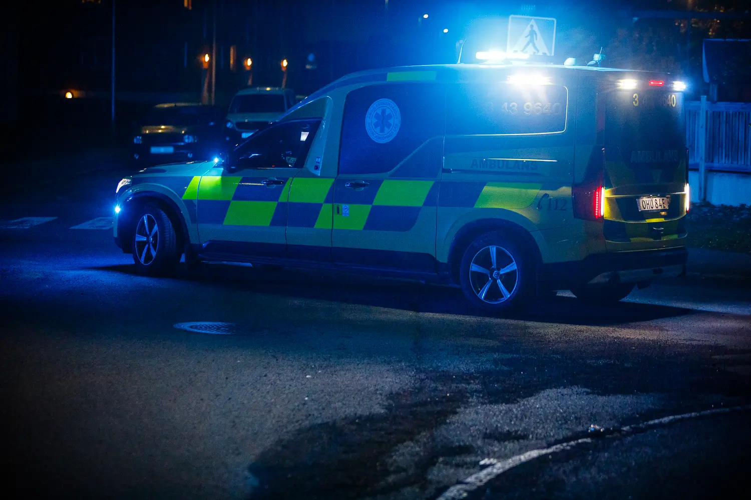 Polisinsats på Rosenlund efter skottlossning, Man skjuten - polisen utreder mordförsök