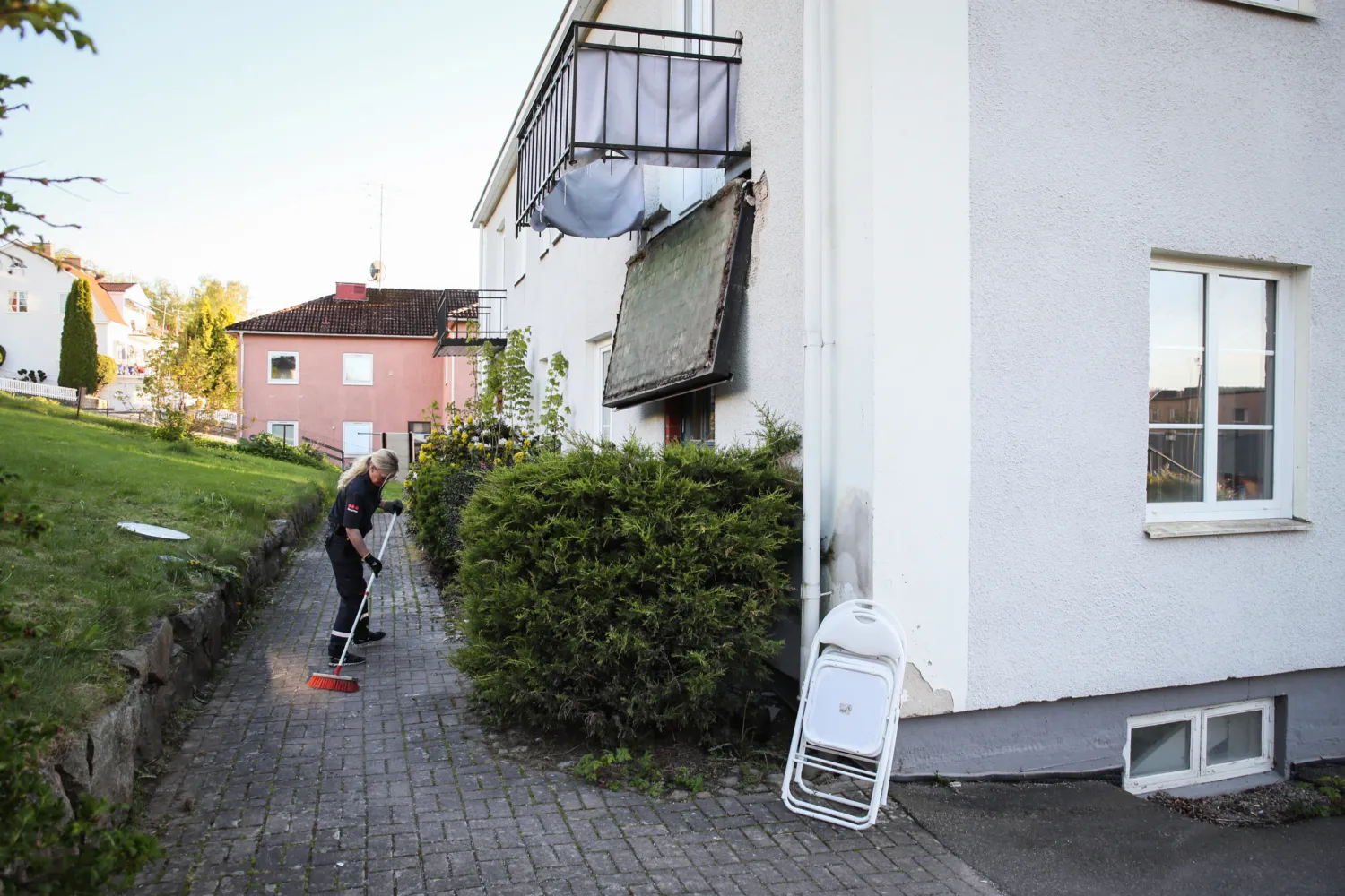 Balkong till ett flerfamiljshus rasade