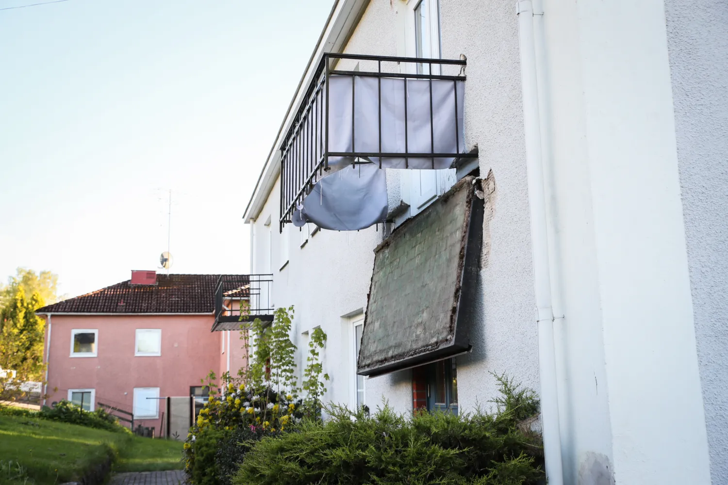 Balkong rasade - tre personer skadade