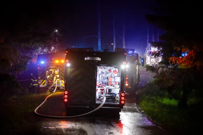 Fullt utvecklad brand i ladugård utanför Bottnaryd