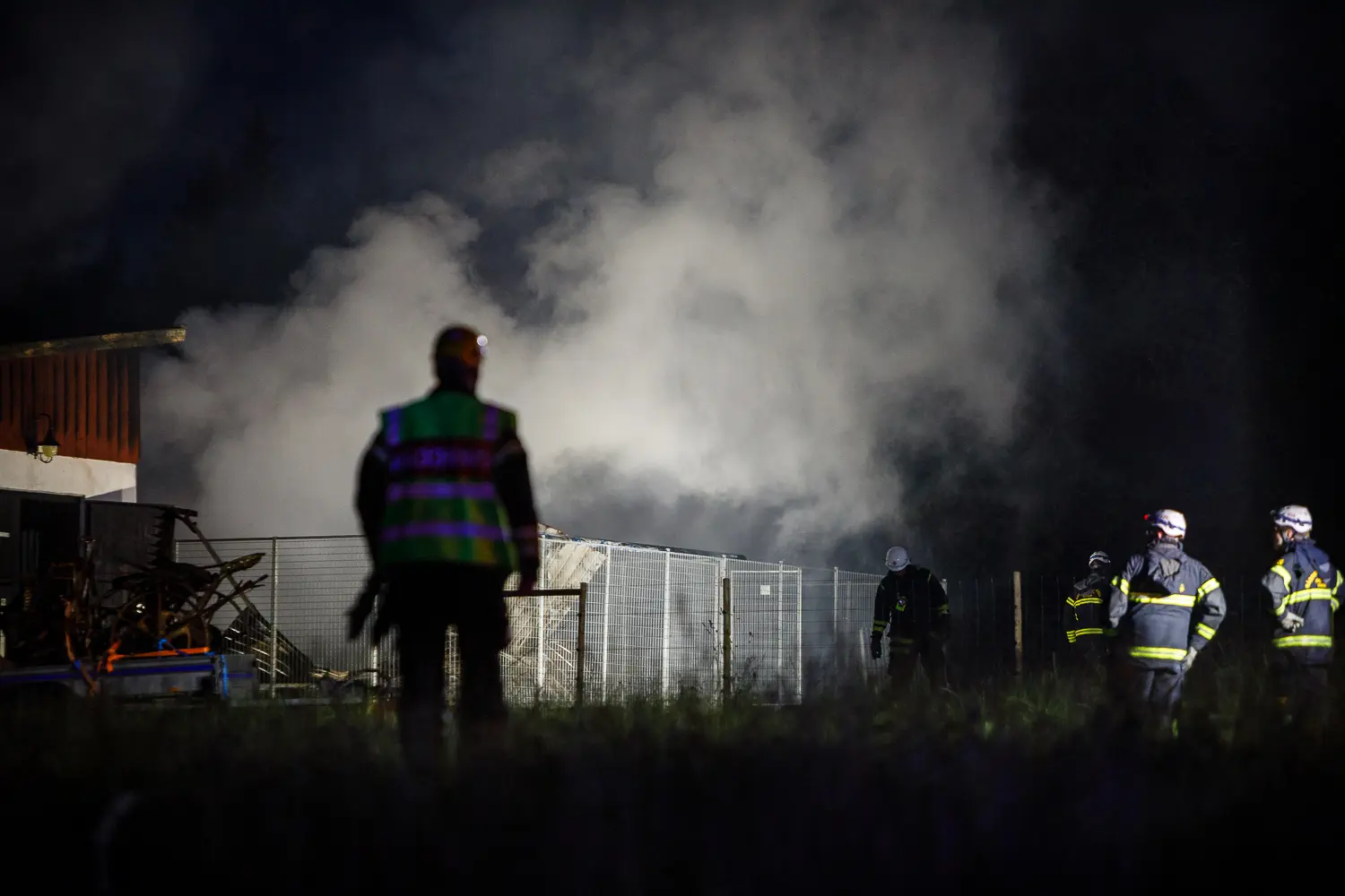 Fullt utvecklad brand i ladugård utanför Bottnaryd