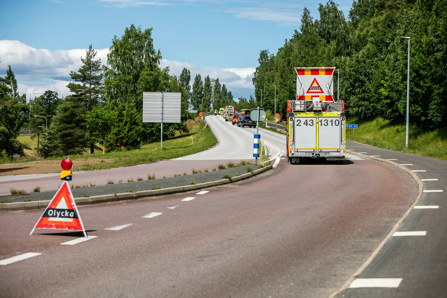 Motorcykel och personbil i kollision vid Brunstorp i Huskvarna