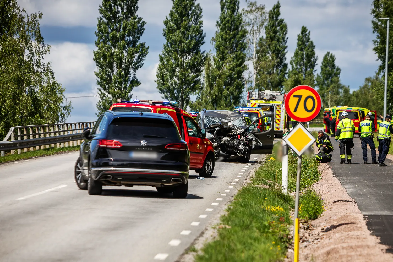 Motorcykel och personbil i kollision vid Brunstorp i Huskvarna